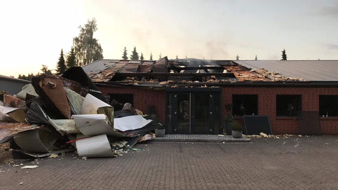 Vom Brand zerstörtes Büro-Gebäude